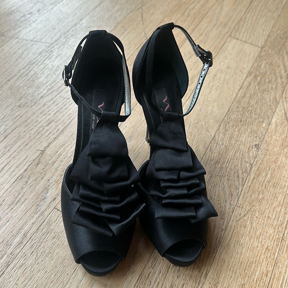 Nina Black Heels with ruffle detail in size 5.5
